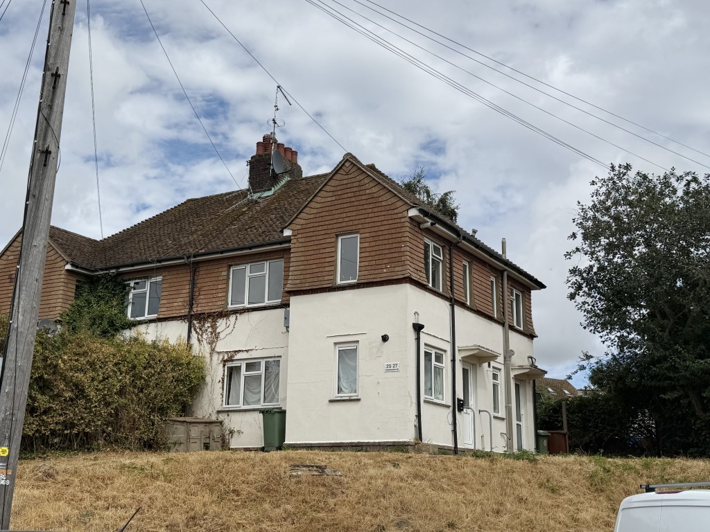 Lot: 75 - FLAT IN NEED OF IMPROVEMENT - View to Flat in Need of Improvement